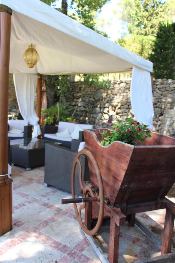 La Petite Auberge Tourtour Exterior foto